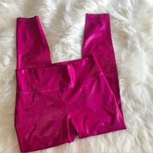 Fabletics High-Waisted Iridescent Luxe Legging Iridescent Dark Fuchsia medium
